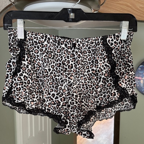 💎Victoria's Secret Leopard Print Pajama Shorts - Picture 1 of 12